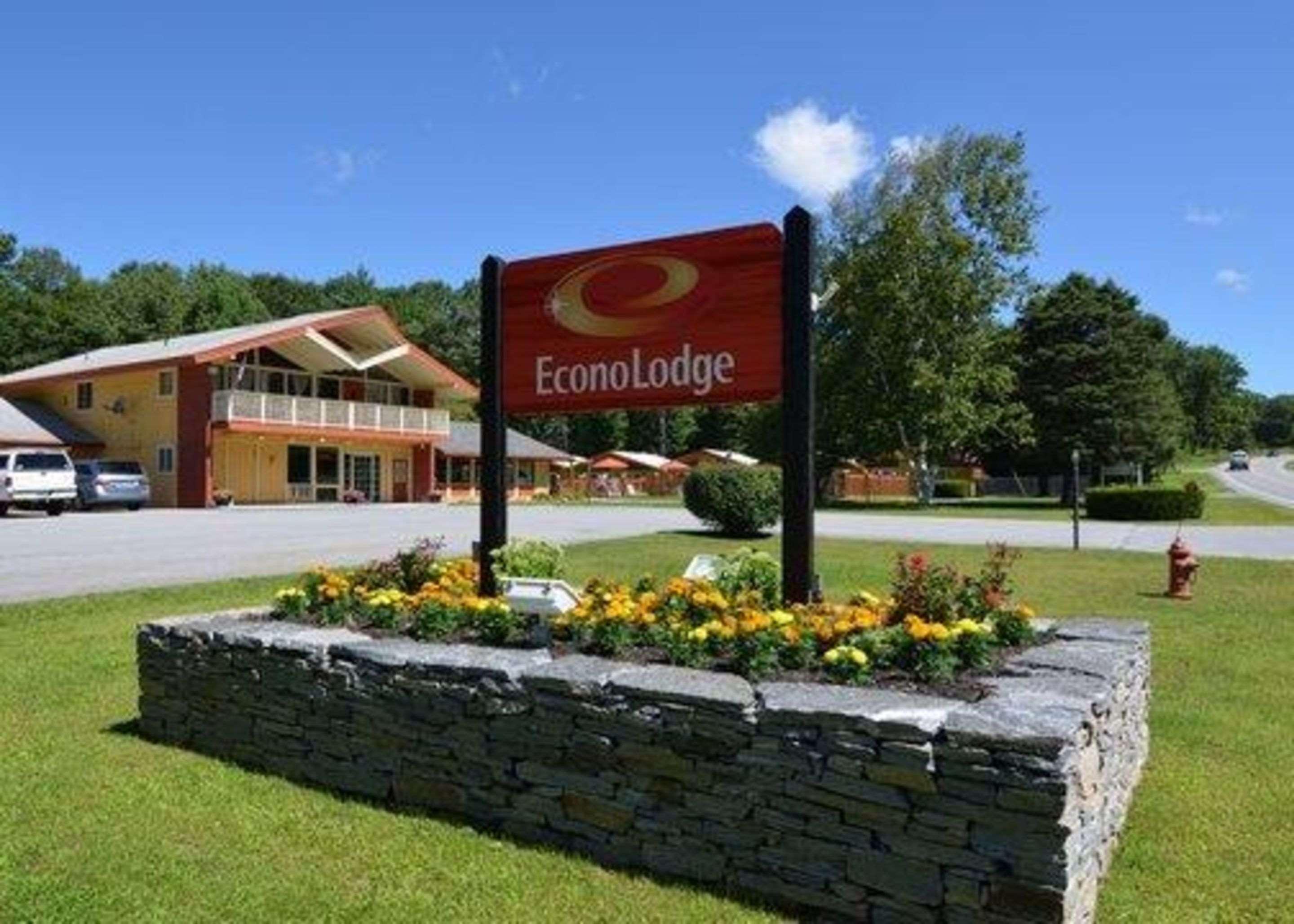 Econo Lodge Manchester Center Экстерьер фото